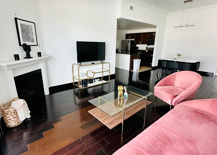 Cool Apartment In West Hollywood